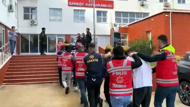 Emekliyi 19 milyon lira dolandıran 11 şüpheliye operasyonda 9 tutuklama