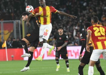 Göztepe Anthony Dennis'i aradı