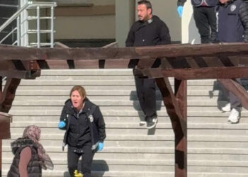 KPSS sınavına 1 dakika geç kalan aday, içeri alınmayınca sinir krizi geçirdi