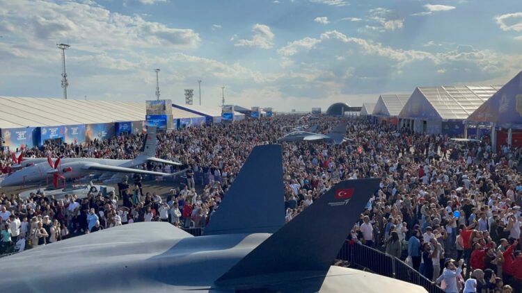 TEKNOFEST Güneydoğu'ya ziyaretçi akını; yürüyüş zorlaştı, trafik kilitlendi