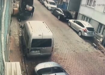 Kağıthane’de temizlik işçileri çöpteki kolilerde uyuşturucu hap buldu; polis iz sürüp imalathane ve depoya ulaştı