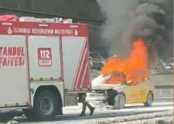 Bağcılar'da taksi yandı; alkol testini reddeden şoför hastaneye götürüldü