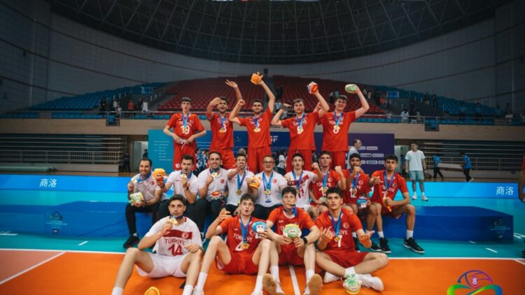Voleybol takımı sporcuları, zihinsel antrenmanla yeteneklerini geliştirdi