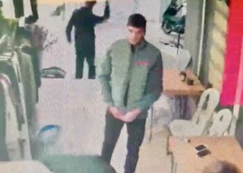 İş yerinin önünden aldığı mont ve pantolonla kaçtı, 'alkollüydüm' dedi