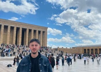 Motosiklet kaldırıma çarptı; 1 ölü, 1 ağır yaralı
