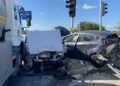 Freni boşaldığı öne sürülen tanker, ışıkta bekleyen 4 otomobile çarptı: 4 yaralı