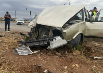 Adıyaman'da otomobiller çarpıştı; 5 yaralı