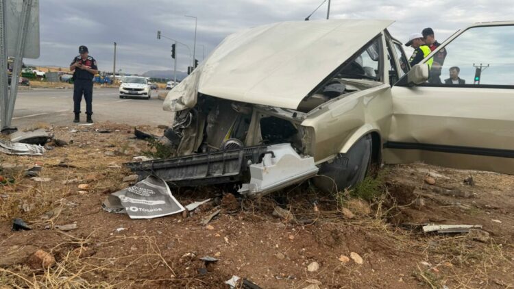 Adıyaman'da otomobiller çarpıştı; 5 yaralı