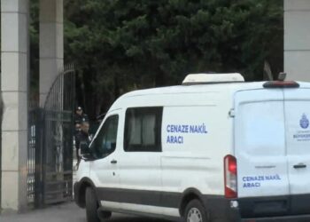 Kaşif Kozinoğlu'nun mezarından alınan örnekler yeniden kabrine konuluyor -1