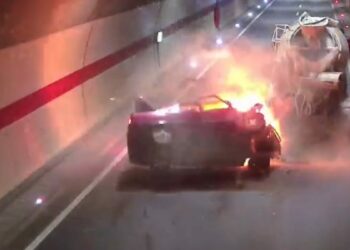 Tünelde beton mikserine çarpan otomobilin sürücüsü öldü