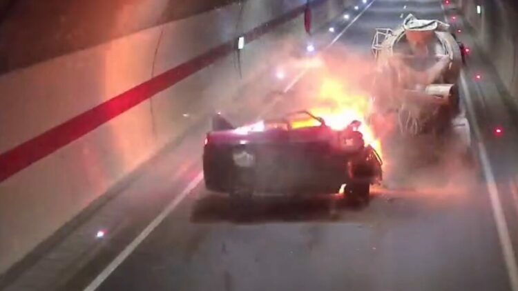 Tünelde beton mikserine çarpan otomobilin sürücüsü öldü