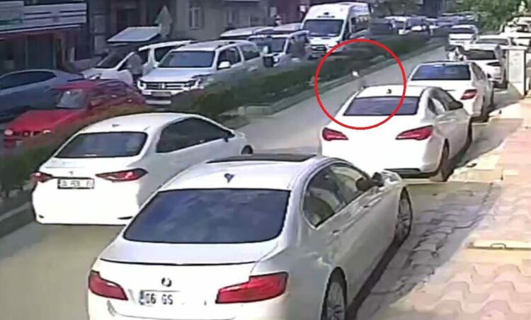 Yola çıkan çocuk, kazaya neden oldu