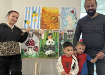 İkiz annesi Nurdan, kemoterapide resimle hayata tutundu