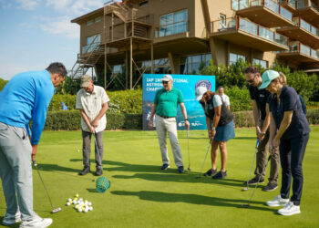 Astronotlar Belek'in tanıtımı için golf oynadı