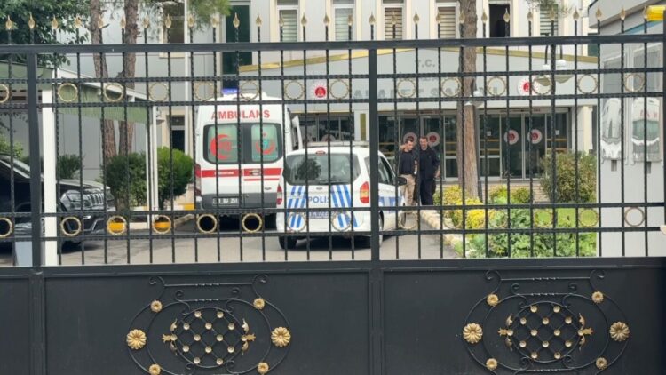 Adliyede taraflar arasında kavga: 2 yaralı