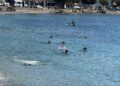 Bodrum'da ekim ayında turistlerin deniz keyfi