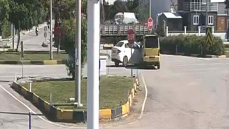 Otomobille minibüsün çarpıştığı kazada 7 kişi yaralandı