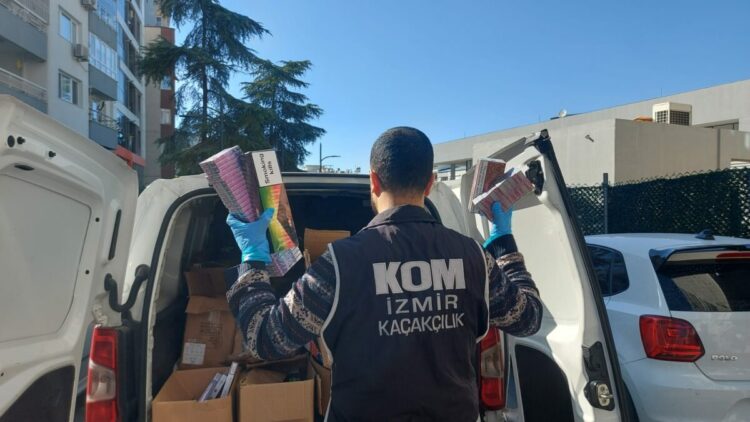 İzmir'in 5 ilçesinde kaçakçılık operasyonu: 1 gözaltı