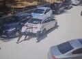Park halindeyken geriye hareket eden otomobili güvenlik görevlileri durdurdu