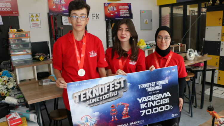 3D yazıcı ile geliştirdikleri robot projesiyle TEKNOFEST’te ikinci oldular