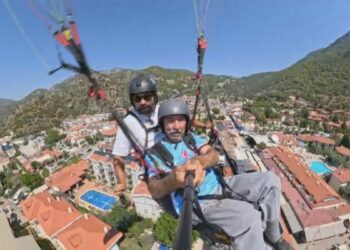 Muğla'da 94 yaşında yamaç paraşütü yaptı