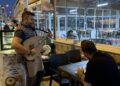 ‘Mozart sütlüsü’ ile müşterilerinin damağına, uduyla da kulaklarına hitap ediyor