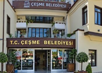 Çeşme Belediyesi'ne operasyon: 8 gözaltı