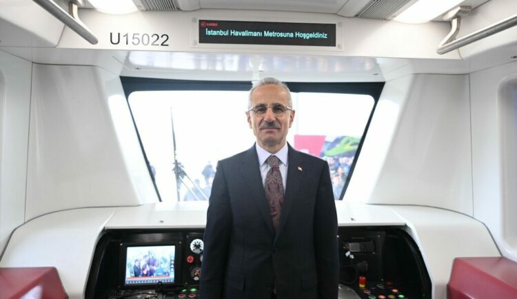 Bakan Uraloğlu: 452 kilometrelik kent içi raylı sistem hattını hizmete sunduk