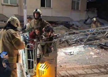 Maltepe'de 6 katlı bina çöktü