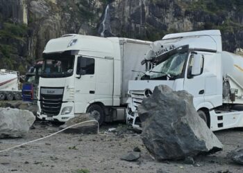 Hopa'da TIR parkında heyelan: 1 ölü