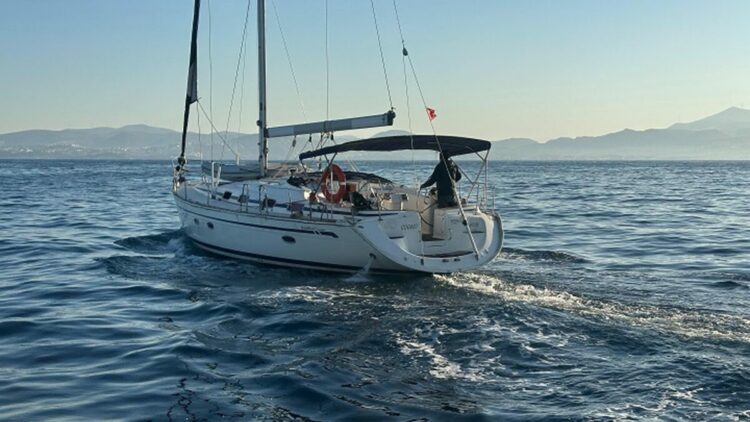 Kuşadası açıklarında 10 kaçak göçmen yakalandı