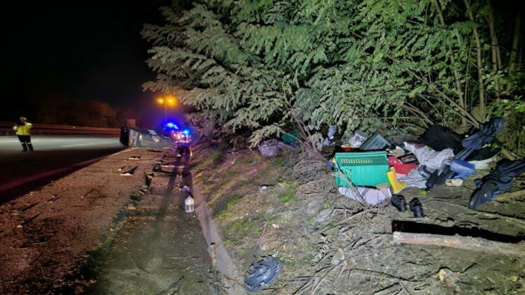 Kaza yaptıktan sonra minibüsündeki hasara bakarken TIR’ın çarptığı sürücü öldü