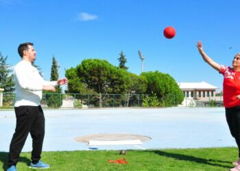 Dünya şampiyonasına, 20 yıl sonra spora döndürdüğü eşiyle hazırlanıyor