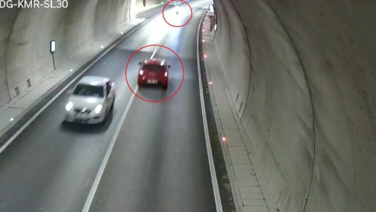 Eşinin öldüğü, oğlunun yaralandığı kazaya tanık olunca sinir krizi geçirdi