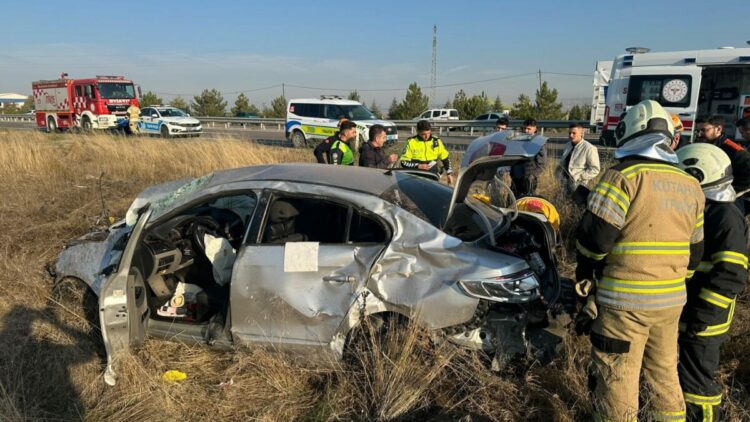 Otomobil, takla atıp tarlaya uçtu: 1 ağır, 3 yaralı