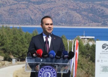 Bakan Kacır: Salda'nın bilimsel potansiyelini çok daha geniş kesimlerle buluşturuyoruz