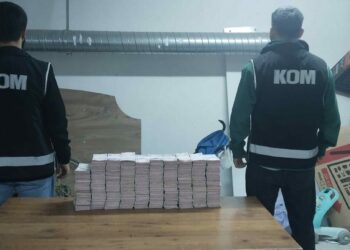 Evinin bodrumunda çuvallar içerisinde 3 milyon 912 bin TL ele geçirildi