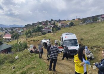 Sis Dağı Yaylası'nda kamyonet, uçuruma yuvarlandı: 1'i ağır 4 yaralı