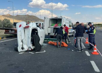 Nevşehir'de kamyonet ile otomobil çarpıştı: 2 ölü, 1 yaralı