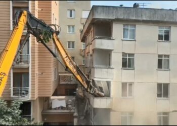 Maltepe'de çöken binada kontrollü yıkım başladı - 1