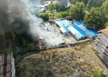 Malatya'da işçilerin kaldığı 30 konteyner yandı