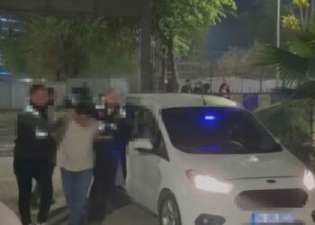 Kadıköy’de silahla havaya ateş açan kişi polis ekipleri tarafından yakalandı