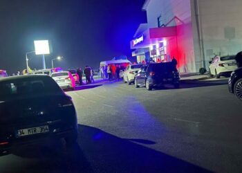 Akrabalarının kavgasını ayırırken kuzeni tarafından vurulan polis öldü