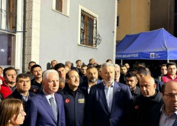 AFAD Başkanı Pehlivan, Maltepe'de çöken binada incelemelerde bulundu
