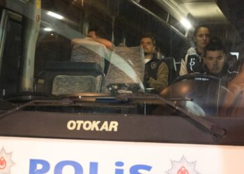 Bayraklı Belediyesi'ne yönelik operasyonda gözaltına alınan 43 şüpheli adliyede