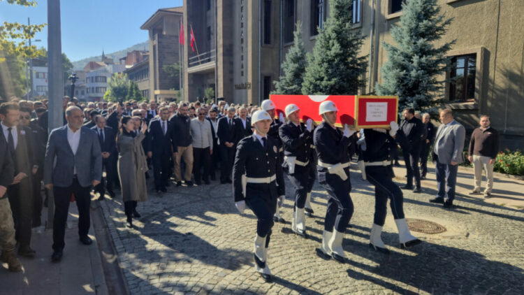 Silahla vurulmuş halde bulunan vali yardımcısının cenazesi memleketine uğurlandı