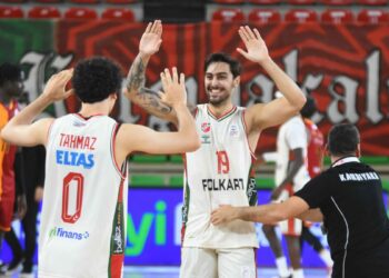 Karşıyaka potada lidere konuk