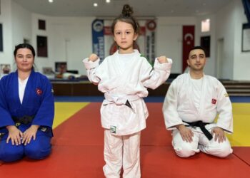 6 yaşındaki Miray sayesinde anne ve babası judoya başladı