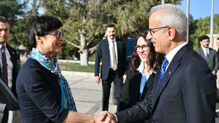 Bakan Uraloğlu, AB Komiseri Kos ile bir araya geldi