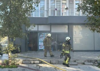 Büyükçekmece’de marketin deposunda yangın